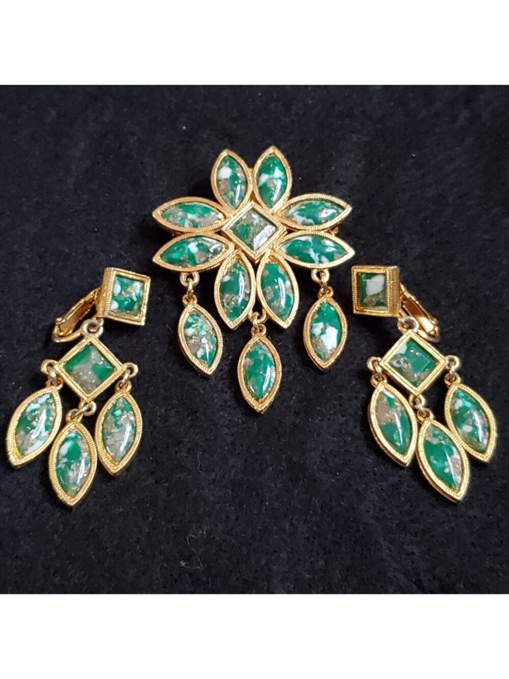 Vintage Celebrity Brooch Earring Set Gold Tone Green Clip On Dangles 2.25"